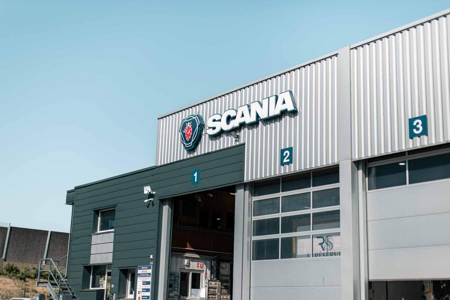 Devanture du garage Scania à saint-pierre en Faucigny